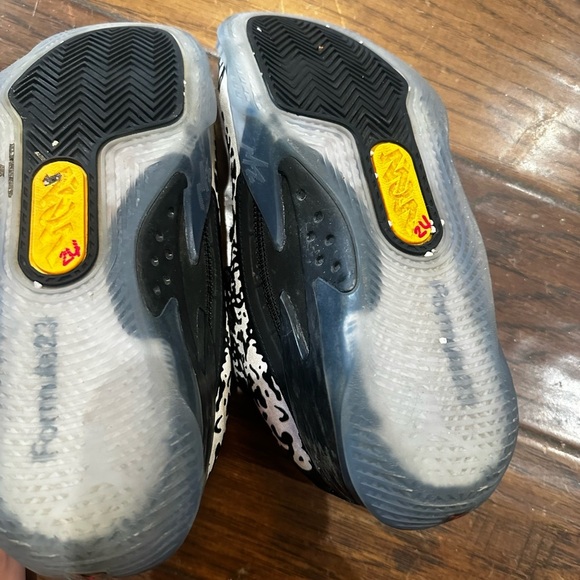 Nike Jordan Zion 3 Kids Sneakers Black and White - Picture 4 of 6